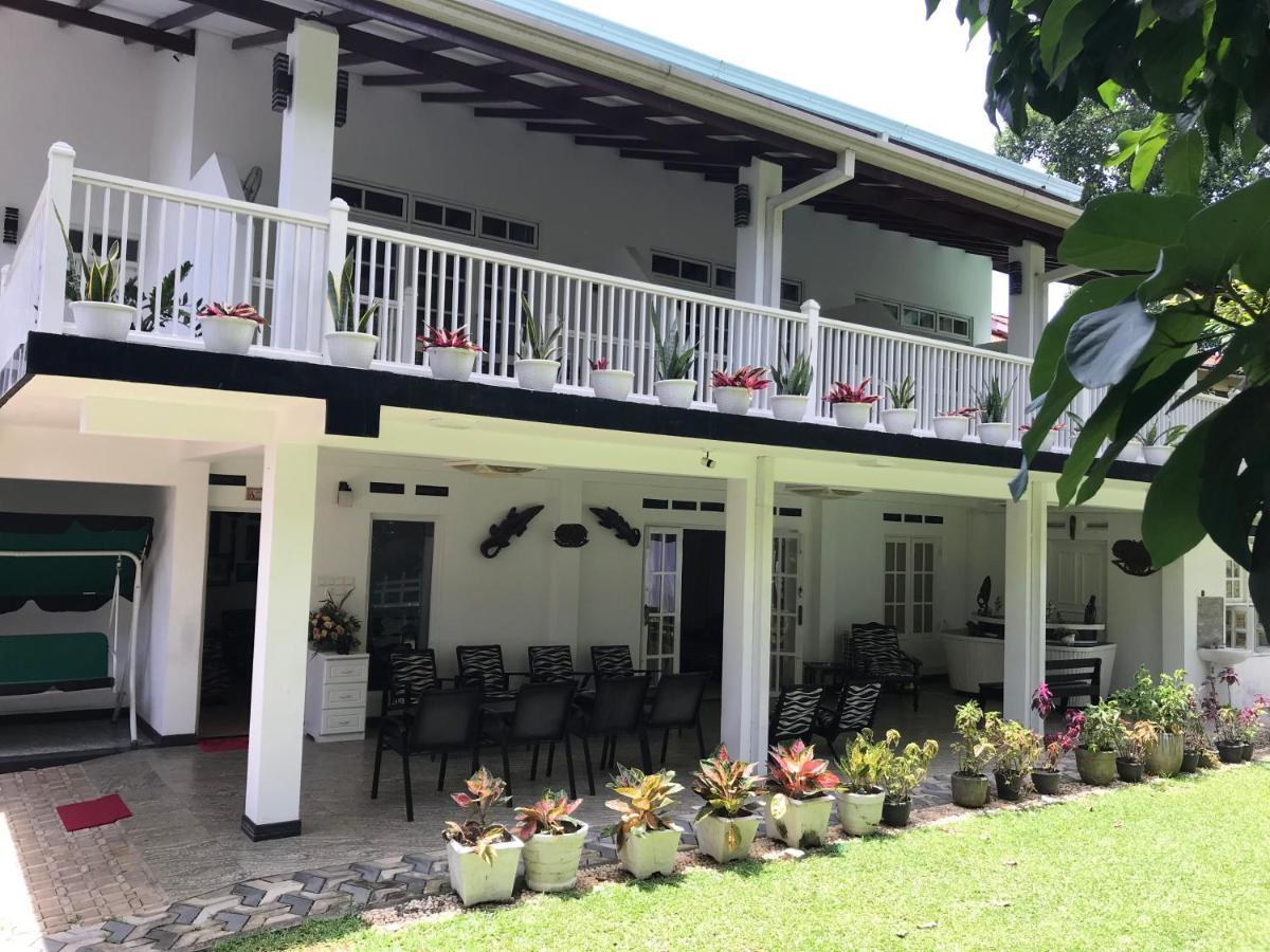 Duvi'S Shelter Bungalow Colombo Exteriör bild
