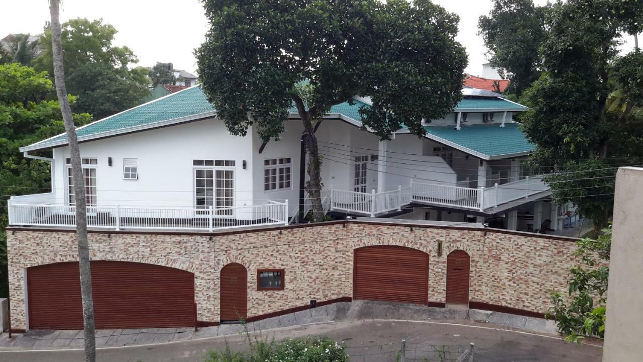 Duvi'S Shelter Bungalow Colombo Exteriör bild